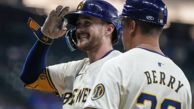 Brewers beat Phillies 6-2 in matchup of NL division leaders