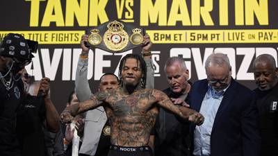 'Tank' Davis knocks out Martin in the 8th round to keep WBA lightweight title