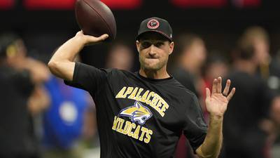 Atlanta Falcons wear T-shirts honoring school shooting victims before season opener