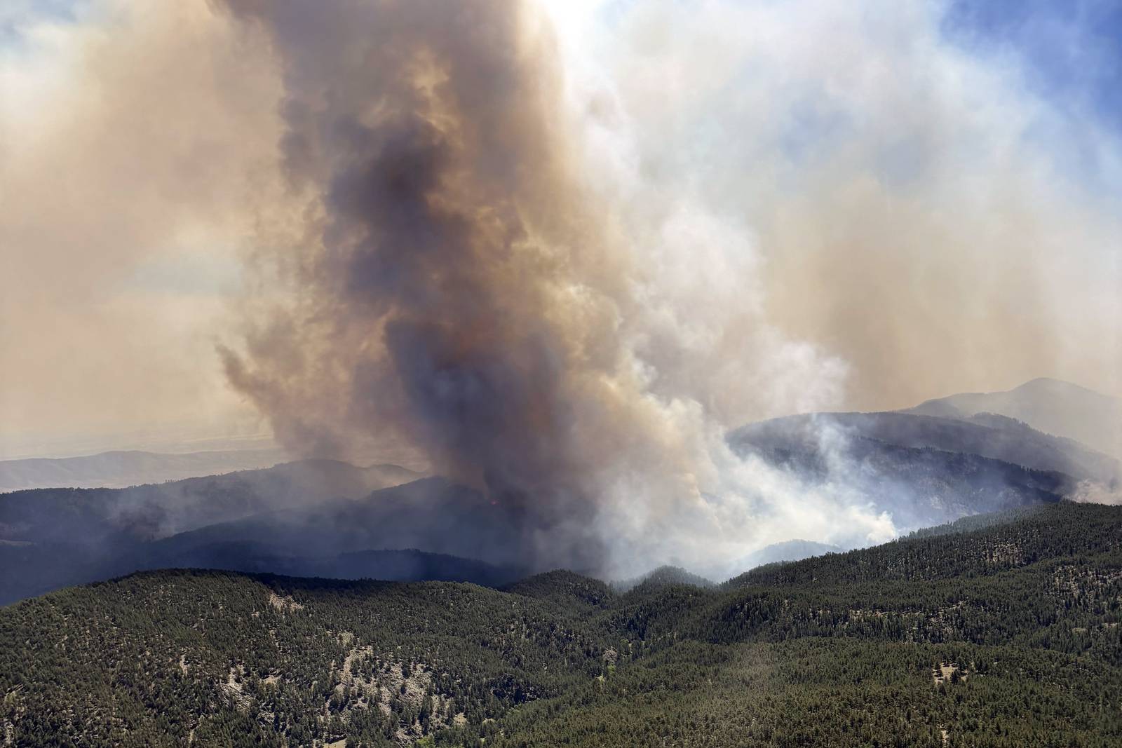 1 person killed in Colorado wildfires as blazes torch large areas of