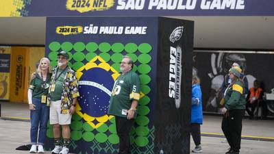 Some NFL fans defy host soccer club's preference by wearing green to Packers-Eagles game in Brazil